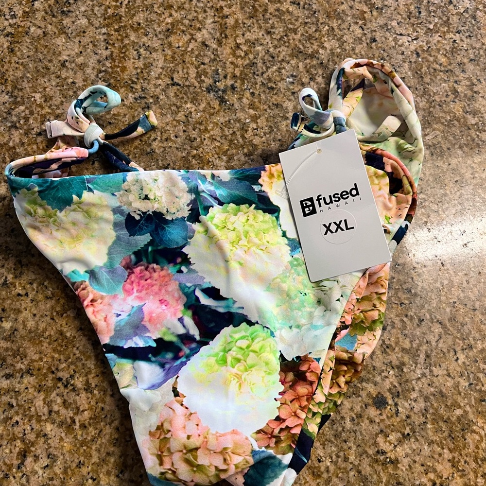 NWT Fused Aloha Tie-Side Bikini Bottoms - XXL